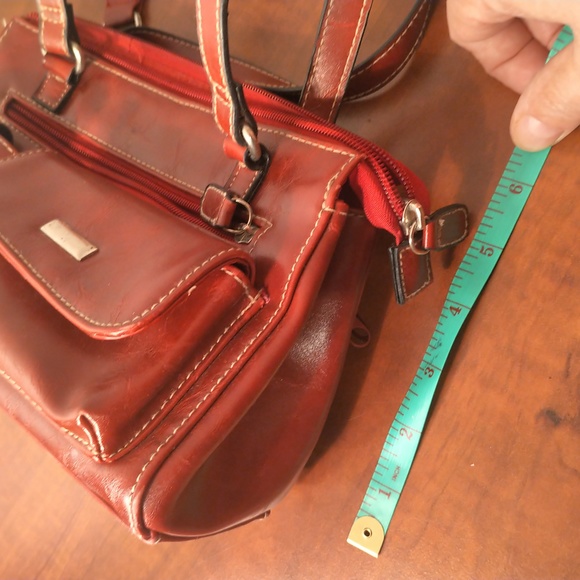 😄😄3for$30😄😄Ladies satchel in guc - Picture 5 of 5